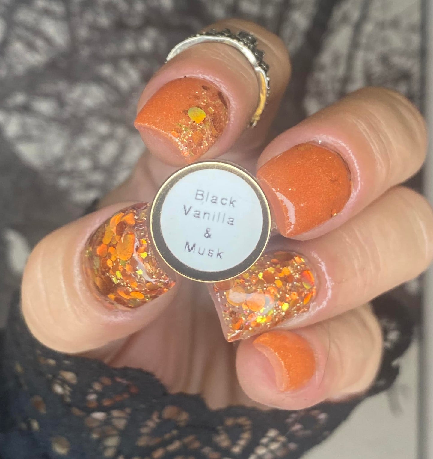 BLACK VANILLA & MUSK CUTICLE OIL